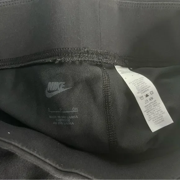 Nike animal print logo leggings in black - Picture 5 of 6